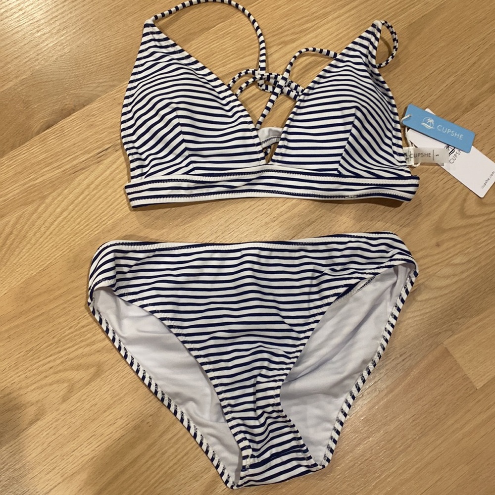 Lot of TWO!!! Cupshe bikinis size S. New with tags never worn!! - Picture 2 of 3